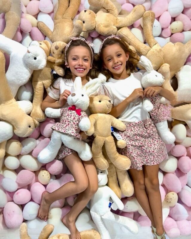 Feliz Domingo de Páscoa!!! #amopipeetmila #easter #felizpáscoa